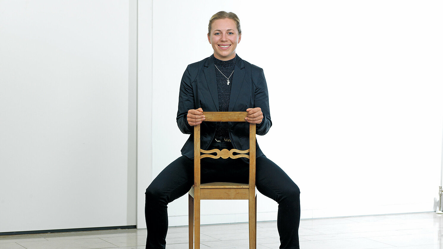 Als erste Physiotherapeutin hat es Leonie Walter, Studentin der OTH Regensburg, in die Bayerische EliteAkademie geschafft. Als erste Physiotherapeutin hat es Leonie Walter, Studentin der OTH Regensburg, in die Bayerische EliteAkademie geschafft.