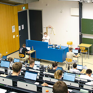 Die Studierenden beim Ablegen der digitalen Prüfung im Jahr 2022 Foto: OTH Regensburg/Leonie Münster