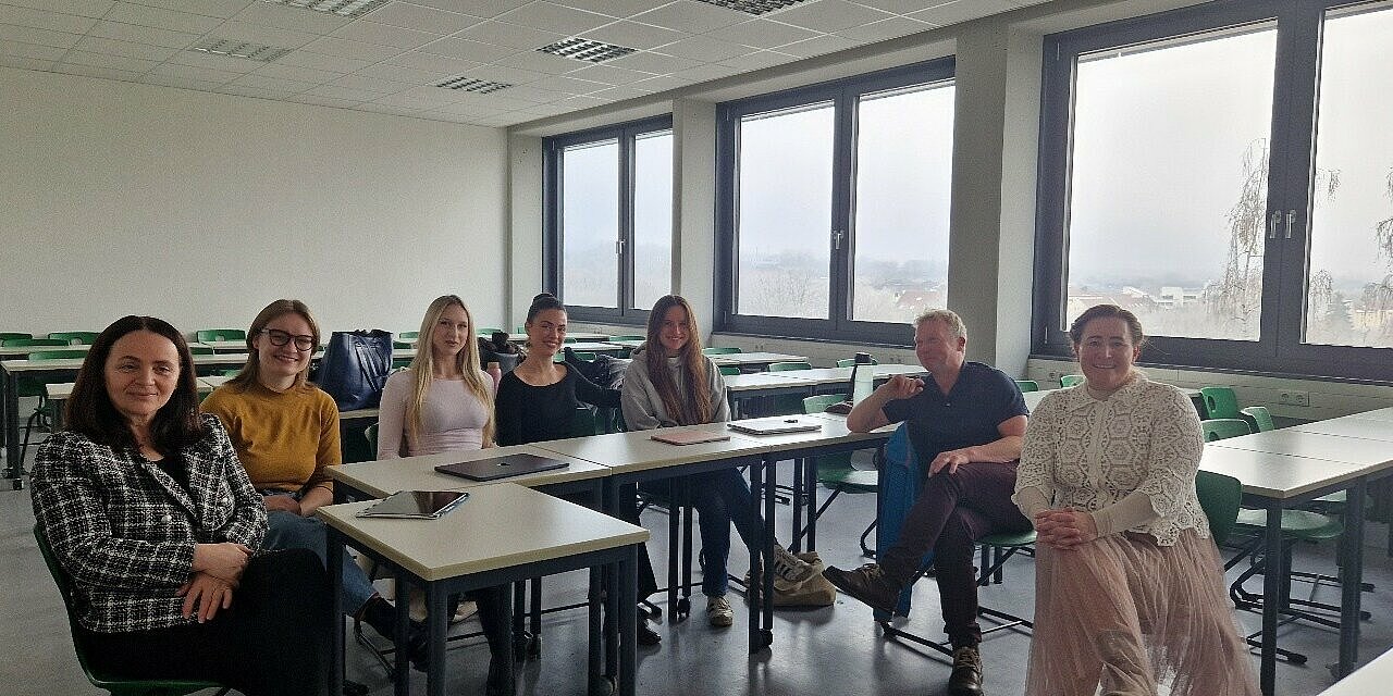 Personen in Hörsaal